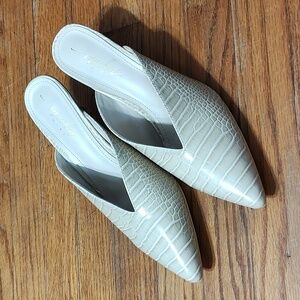 Mackin girl low heel slide ons